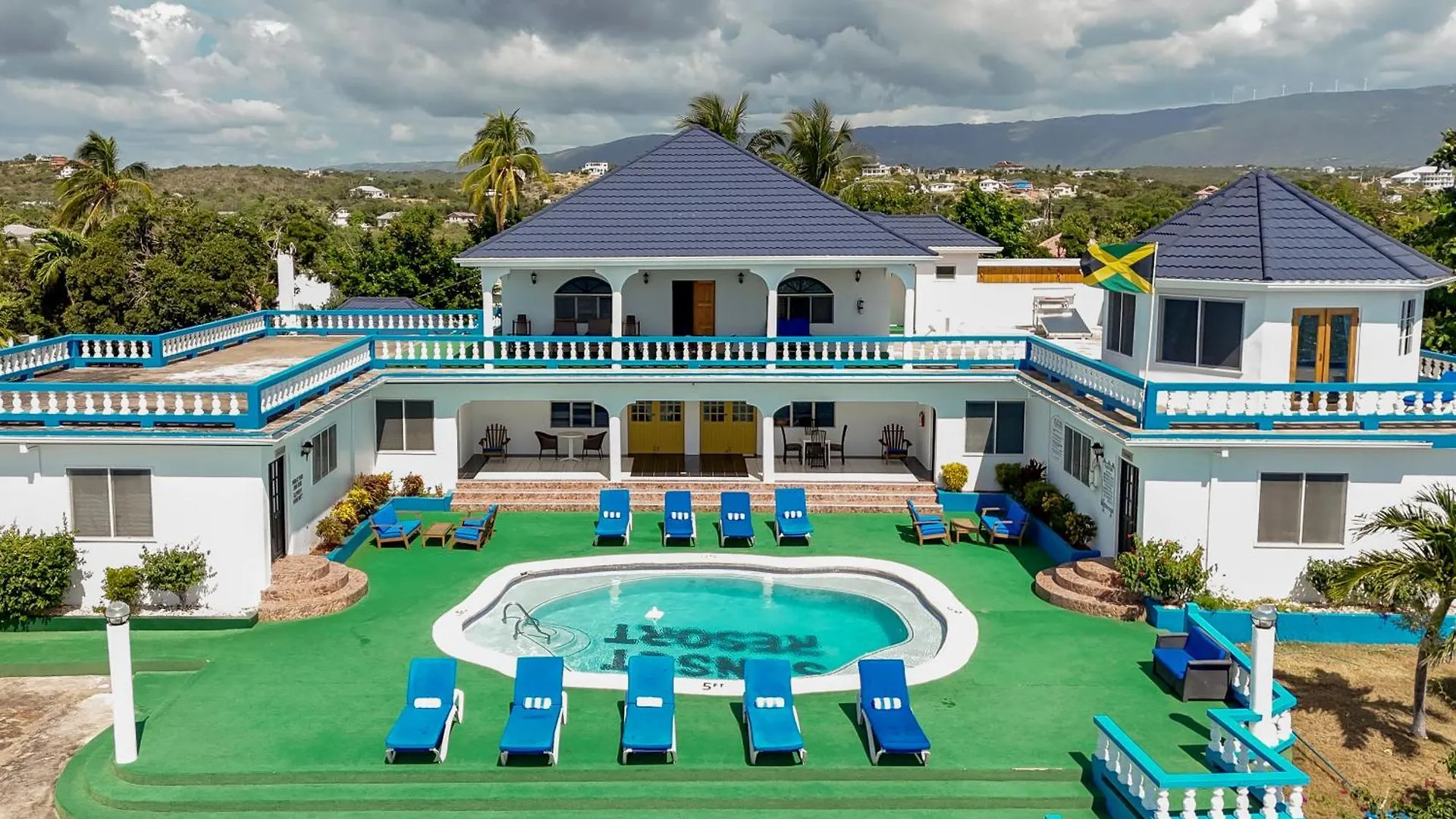 Beyond Sunset Resort & Villas Пляж Сокровищ 4*,