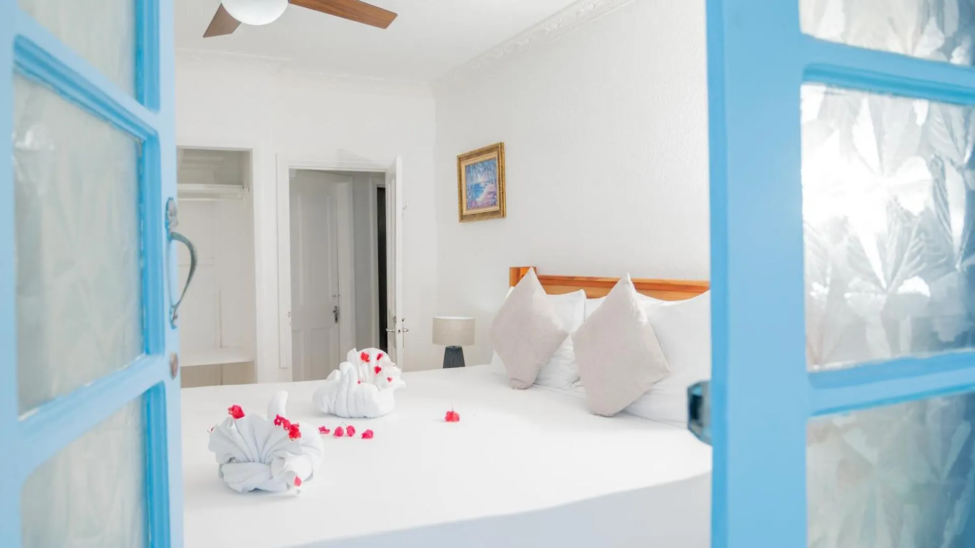 Beyond Sunset Resort & Villas Пляж Сокровищ